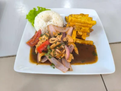 Saltado de Pollo