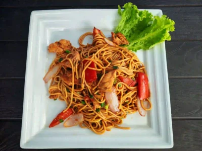 Tallarin de Saltado de Pollo