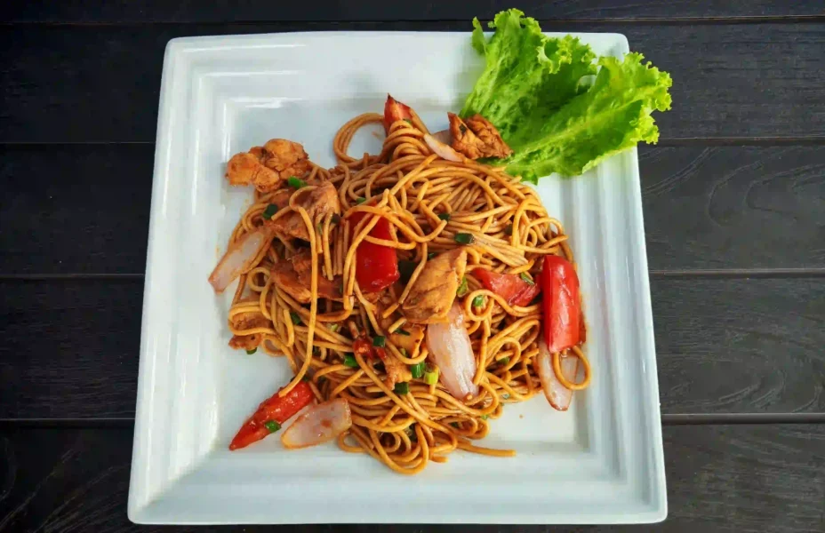Tallarin de Saltado de Pollo